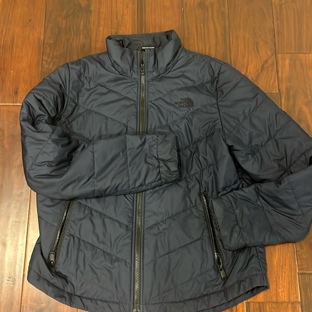 Women’s north face lightweight puffer size medium